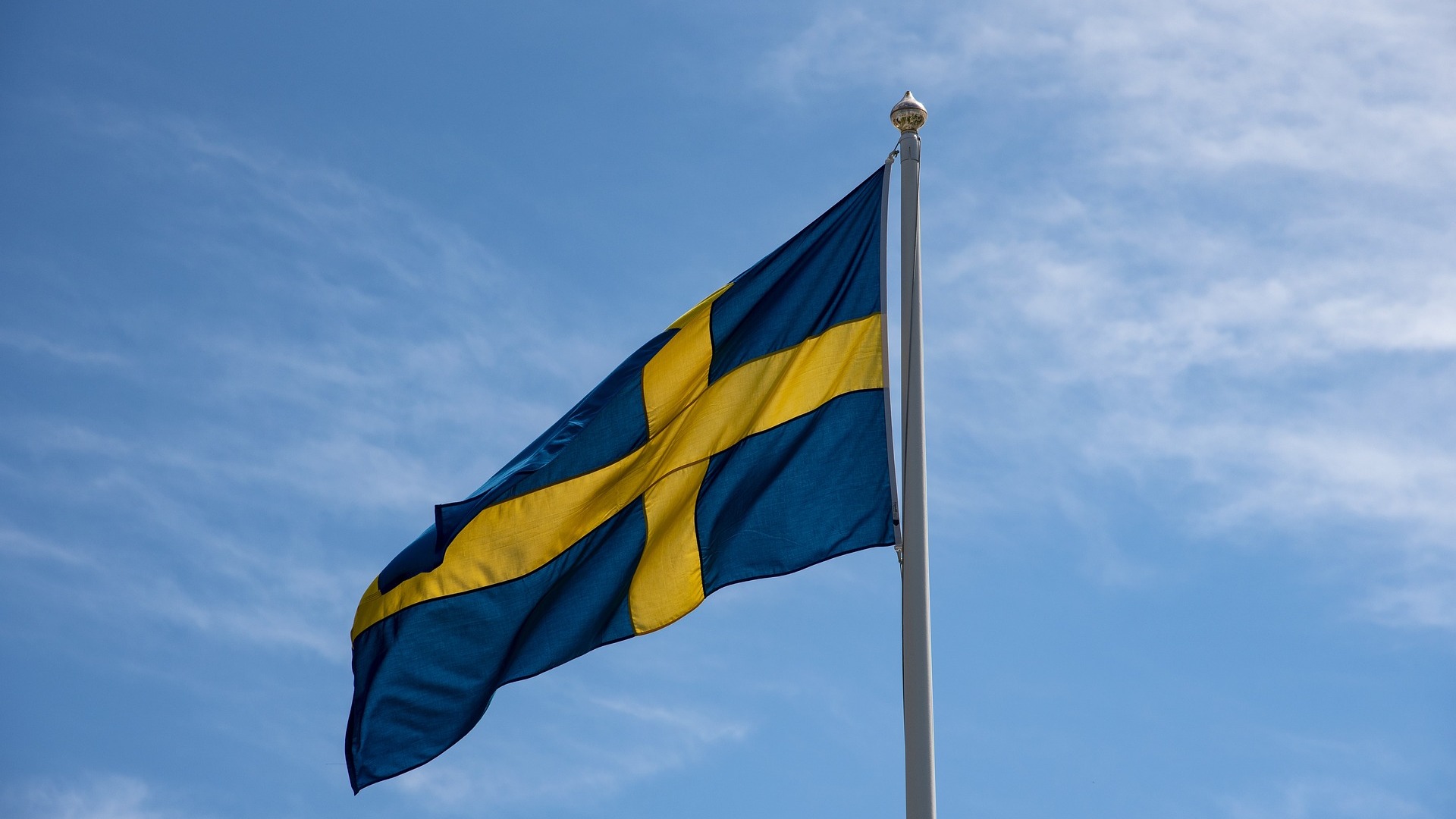 Власти Швеции призвали население запастись консервами
