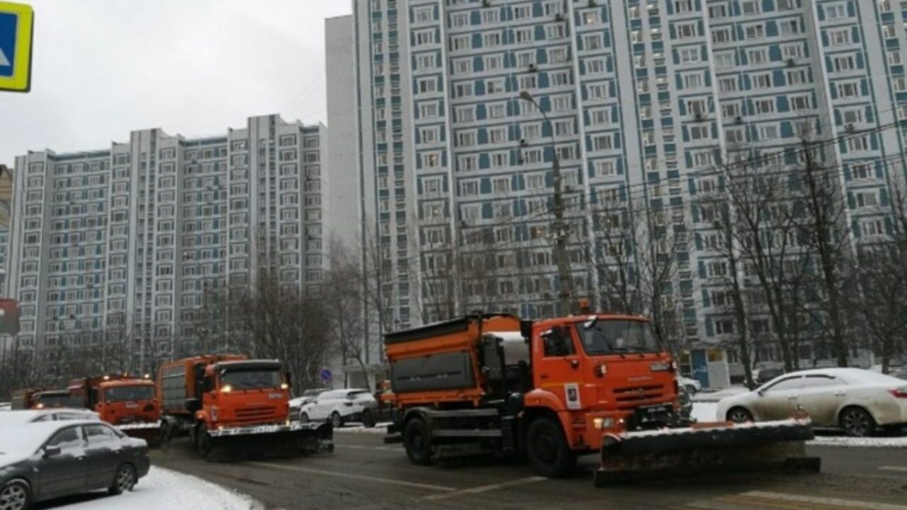 В Москве четвероклассника засосало в снегоуборочную машину