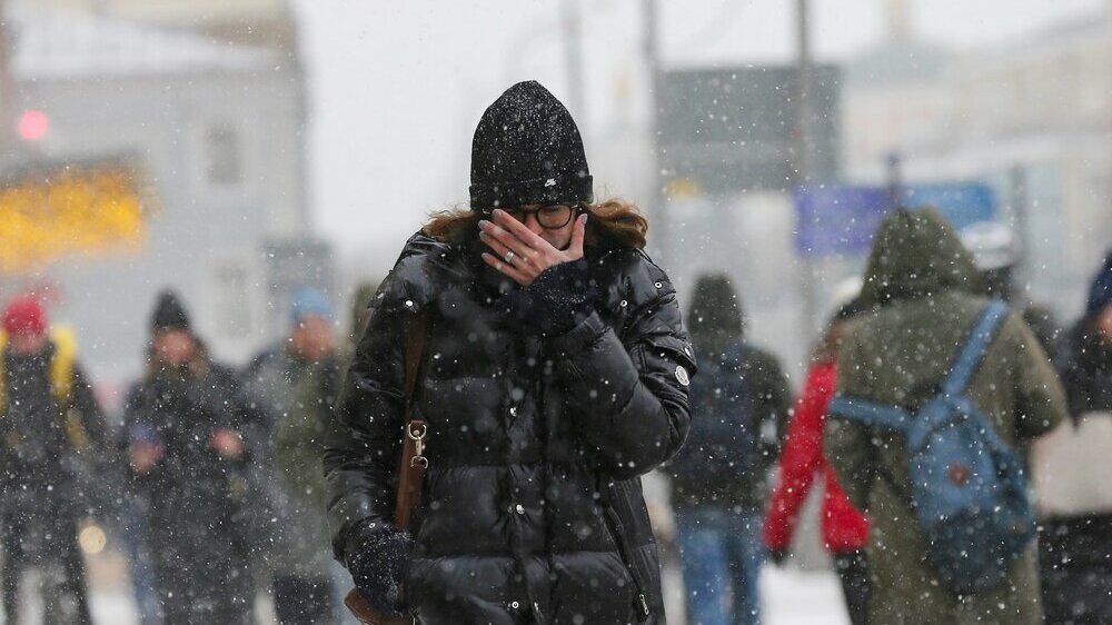 «Майская вьюга»: на Москву обрушились сильный снегопад и шквальный ветер