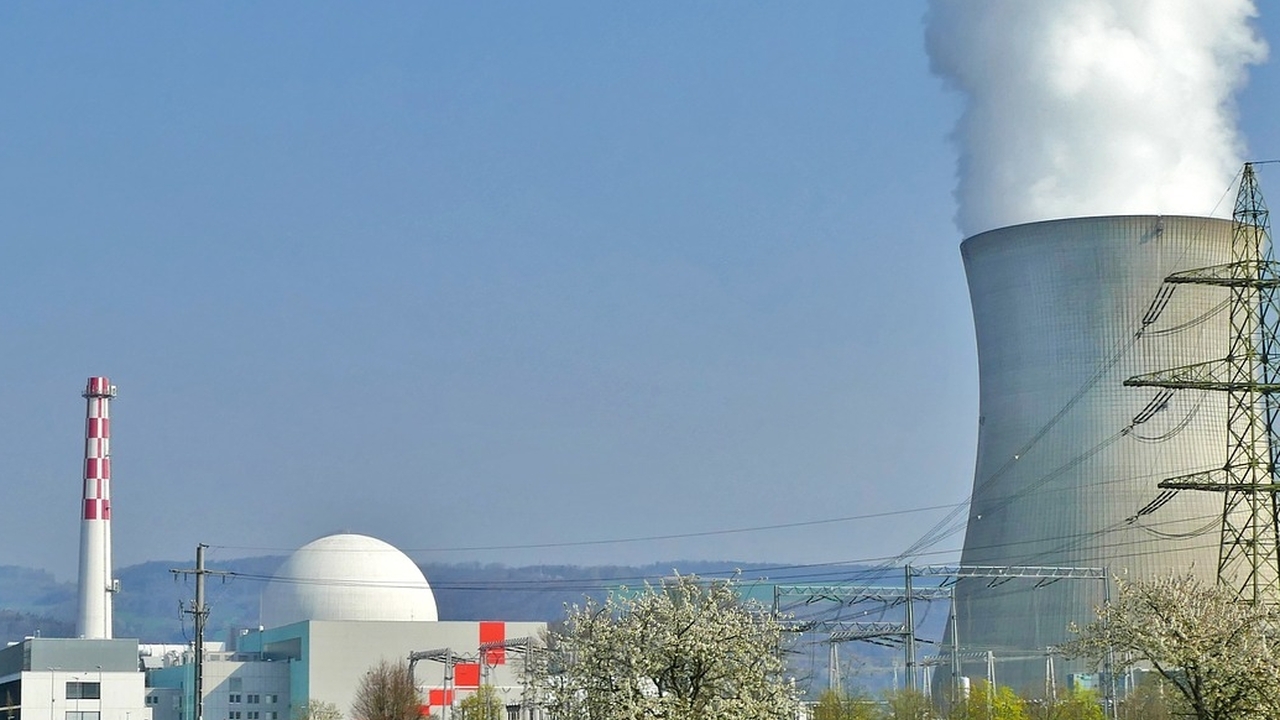 Германия остановила три последние АЭС