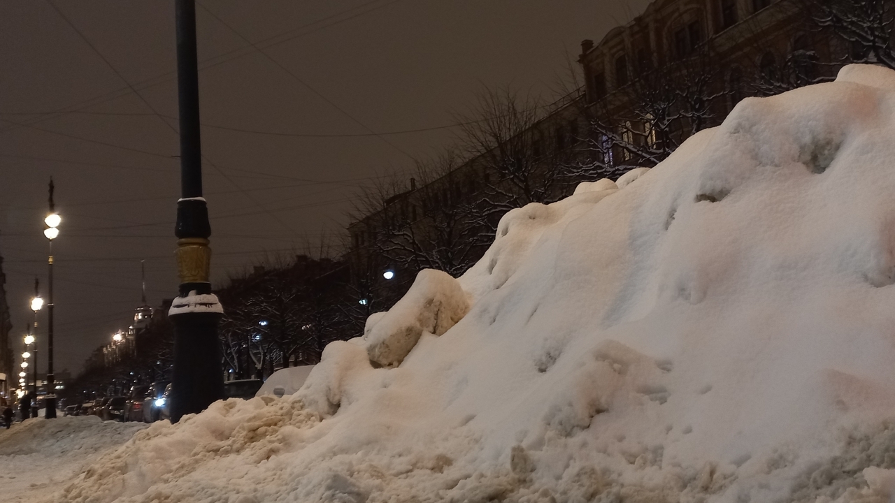 «Почти как в декабре»: высота снежного покрова в Петербурге достигла 16 см