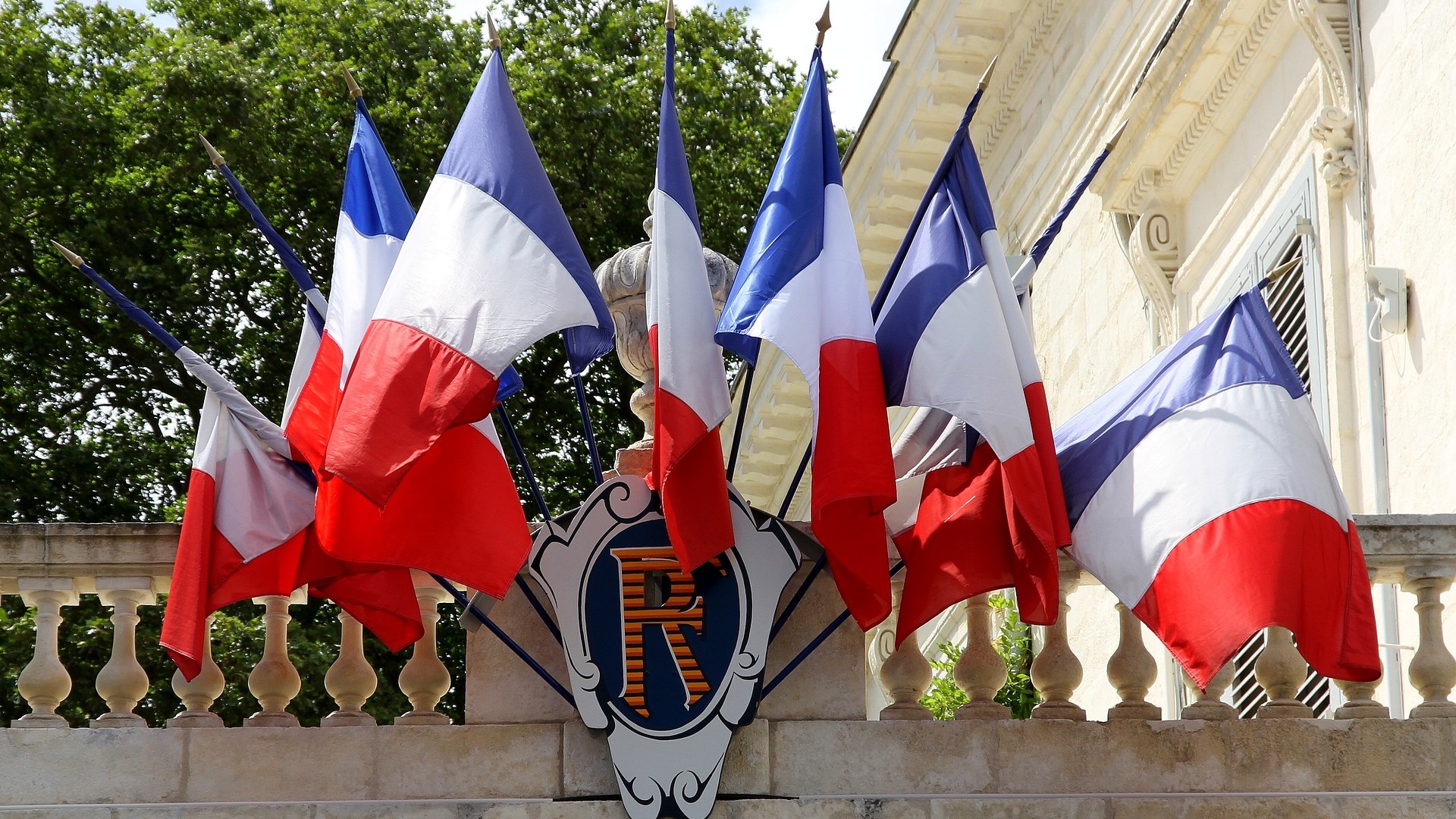 Во Франции заявили, что армия не поддерживает взгляды Макрона