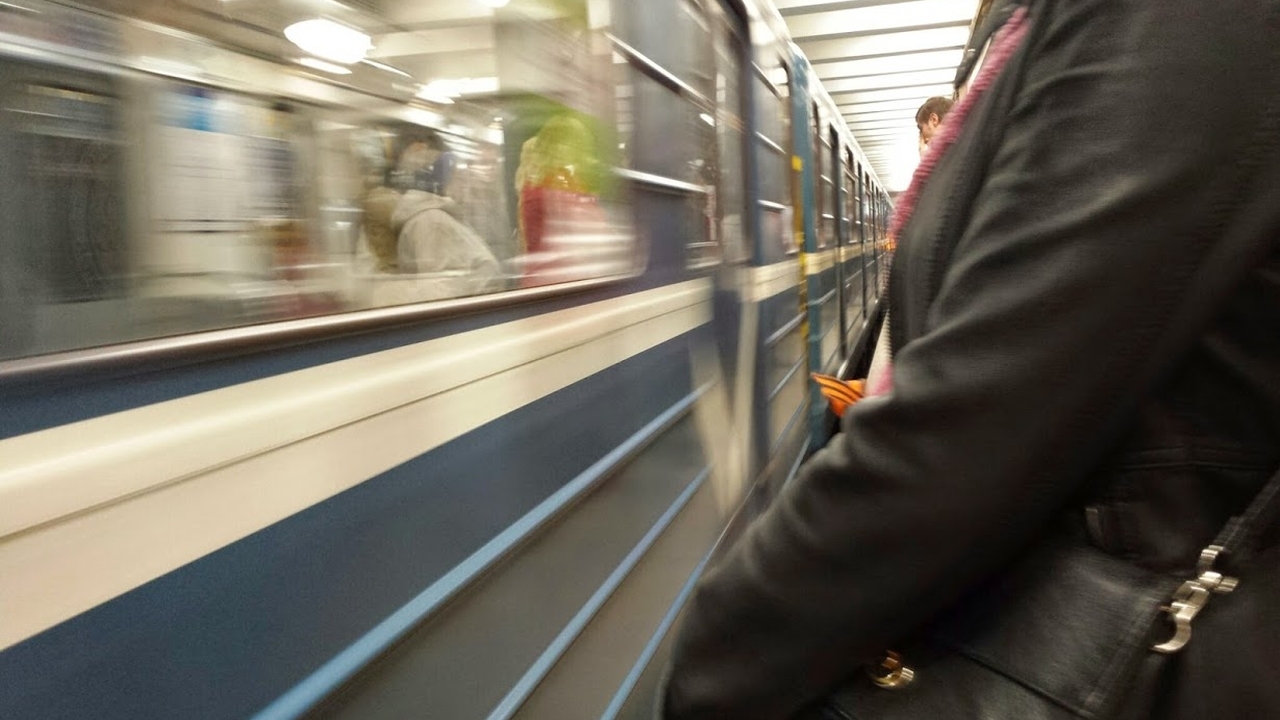 Мужчина, толкнувший подростка под поезд метро в Москве, заявил об отсутствии мотива