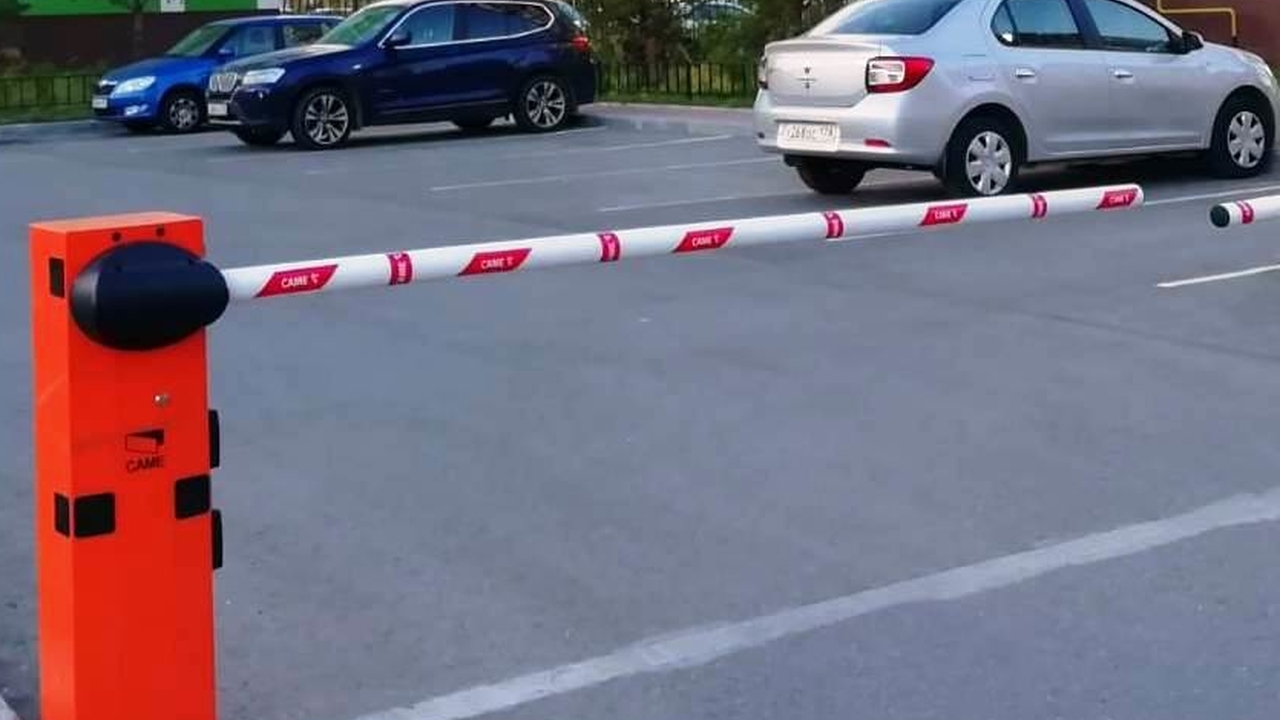 В Москве водитель дважды переехал упавшую в обморок на парковке пенсионерку