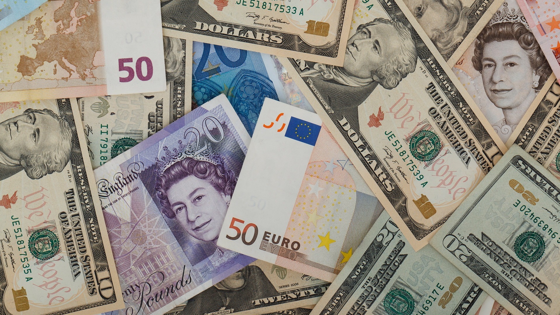 ЦБ РФ продлил до 9 сентября ограничения на снятие наличной валюты