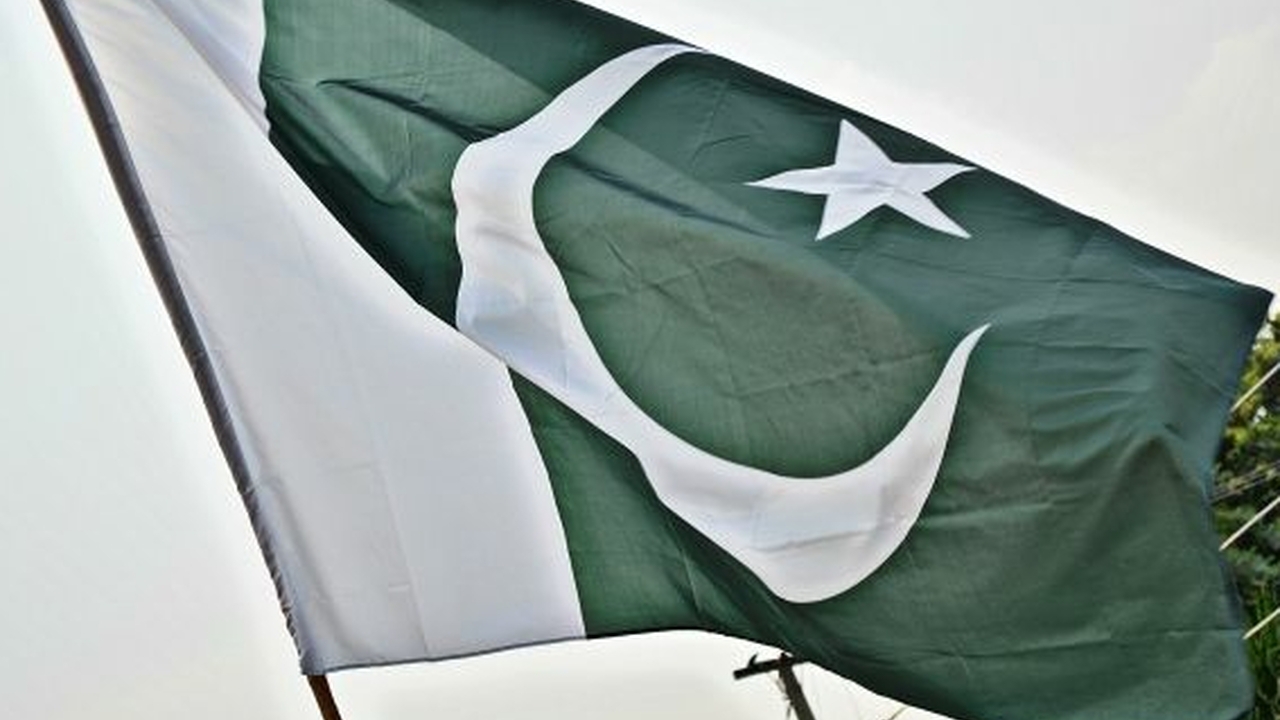В Пакистане начались беспорядки после ареста экс-премьера Имрана Хана