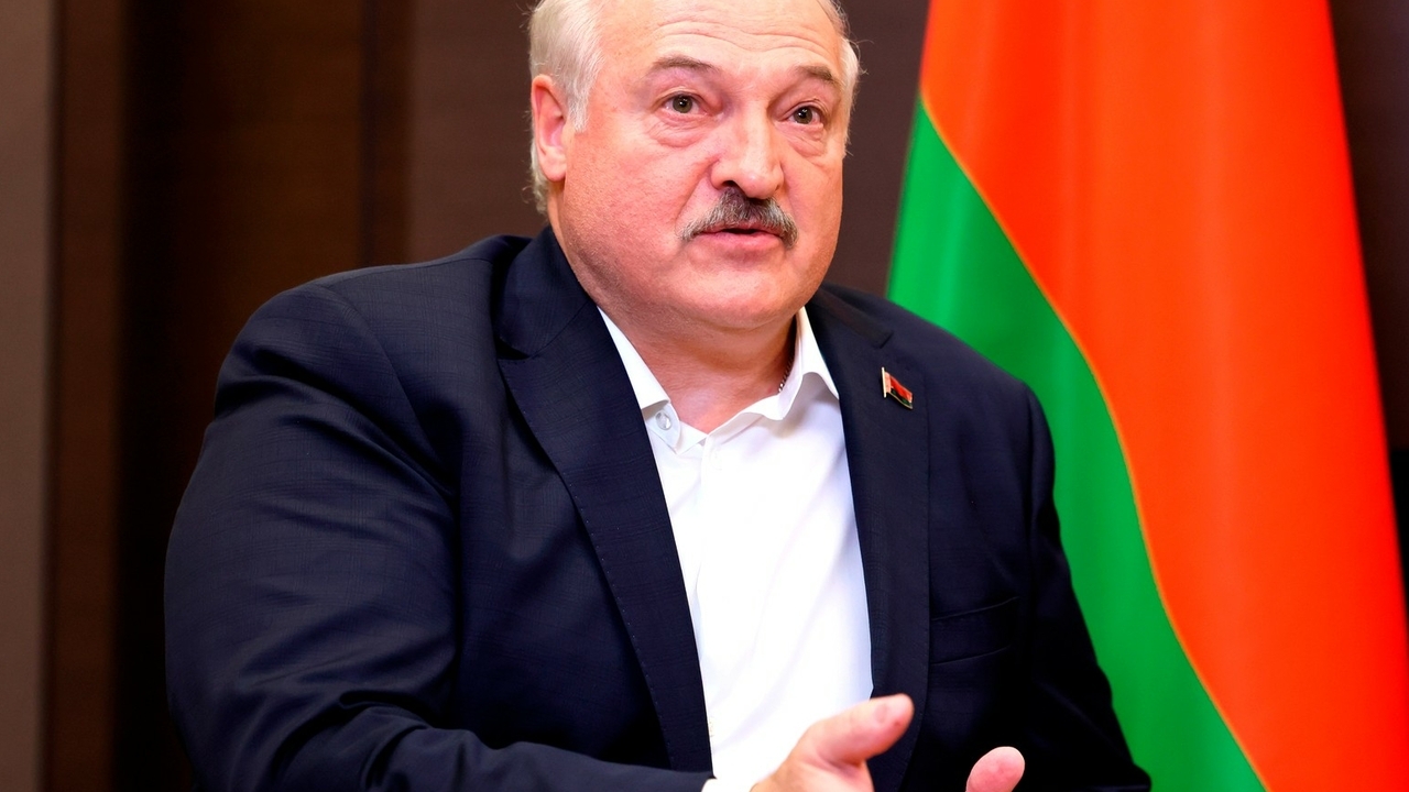Лукашенко уволил помощника за «несовместимый со службой проступок»