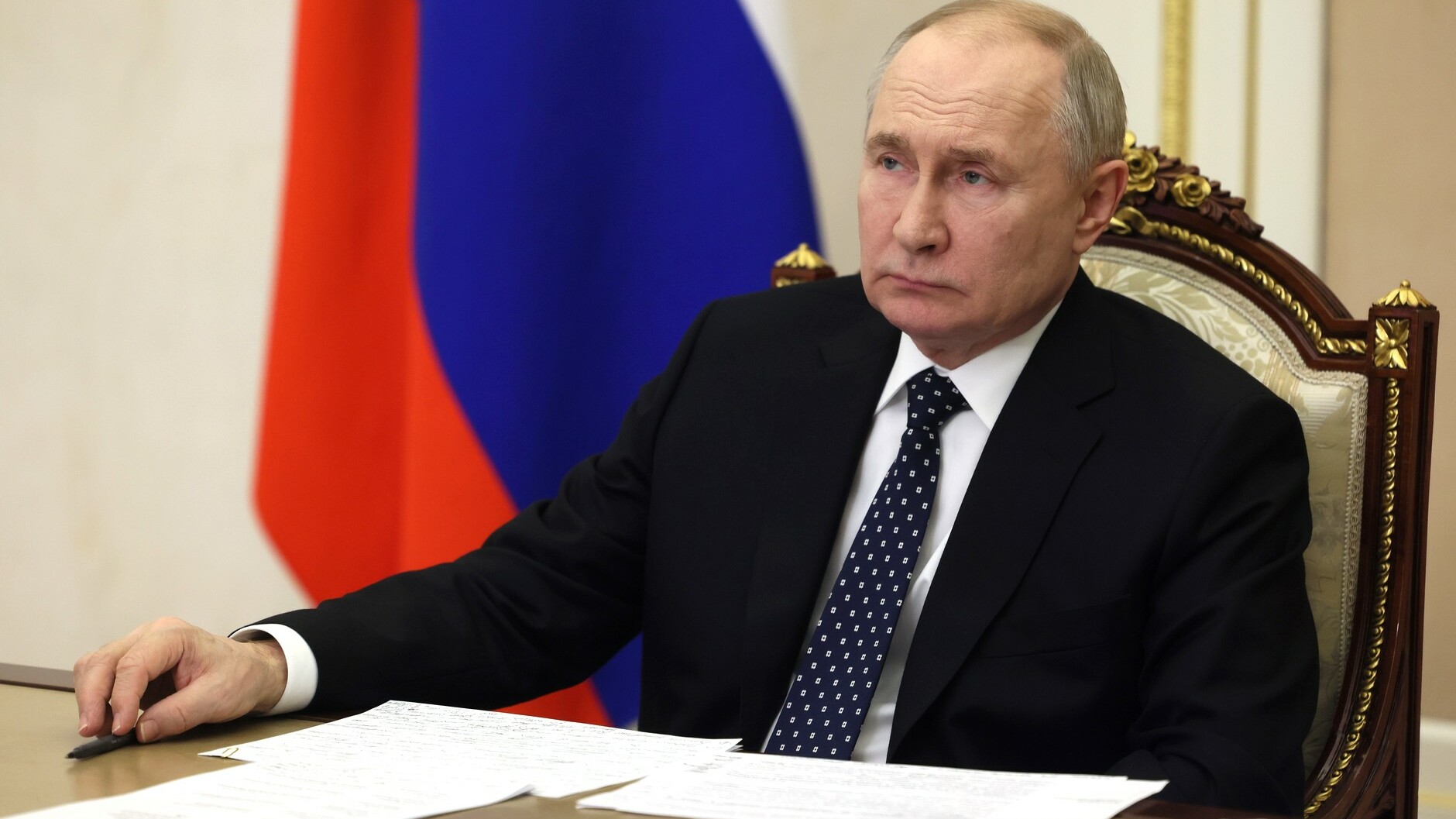 Путин поручил проиндексировать выплаты пострадавшим от паводков