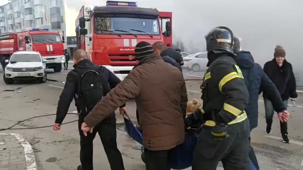 Ранены люди, разрушены дома и авто: Белгород вновь массово закидали боевыми снарядами