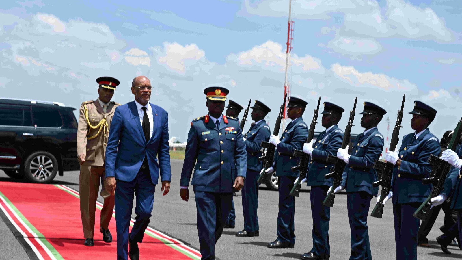 Премьер Гаити подал в отставку из-за беспорядков в стране