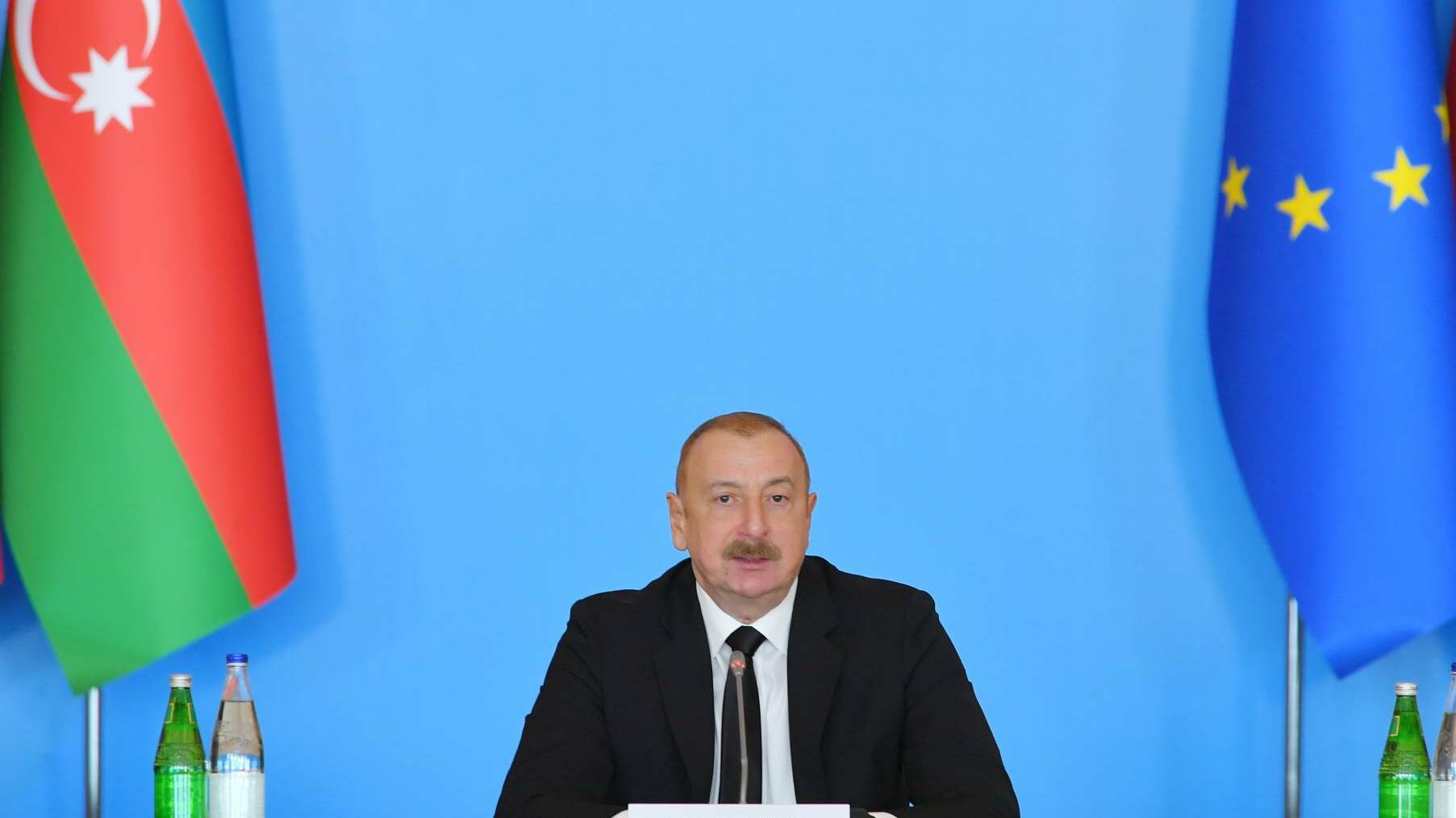 Президент Азербайджана сообщил, что Киев просил у Баку оружие