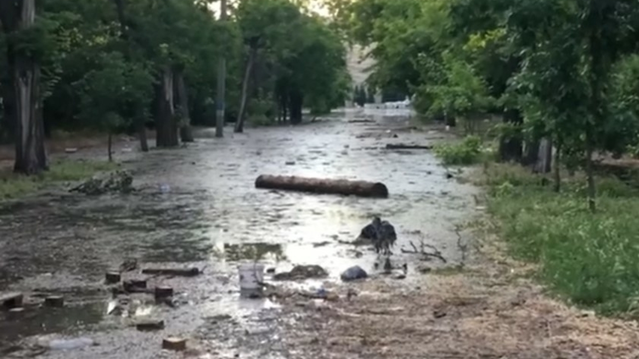 Власти Новой Каховки заявили, что вода полностью ушла с улиц города