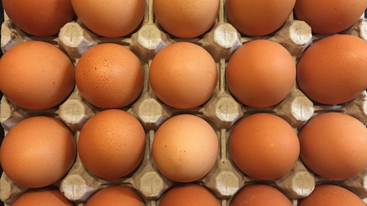 В России ускорился рост цен на яйца, а курица стала дорожать медленнее