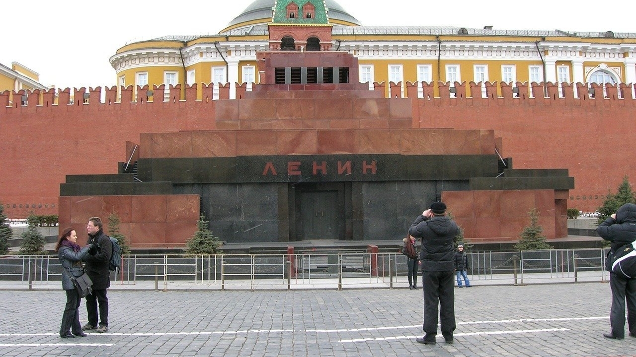 Мужчина пытался прорваться в Мавзолей Ленина на Красной площади за отпущением грехов