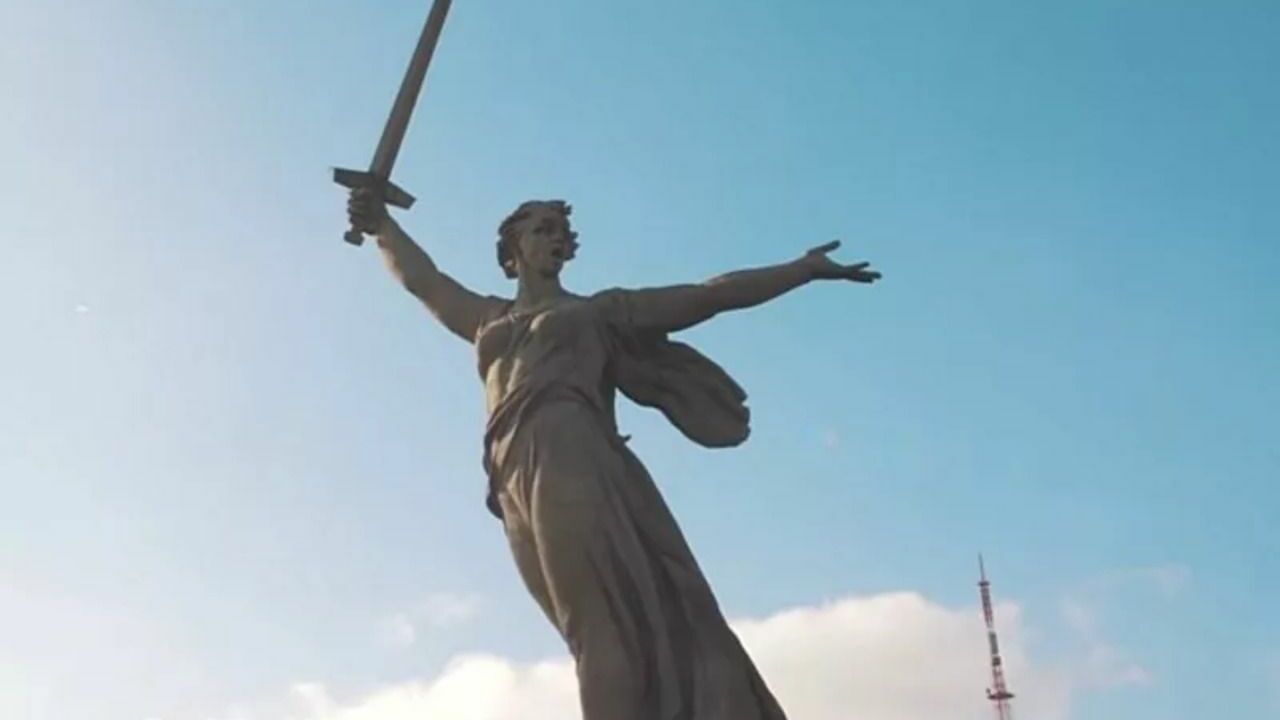 В Волгограде завели уголовное дело против жительницы Самары за осквернение памятника «Родина-мать»