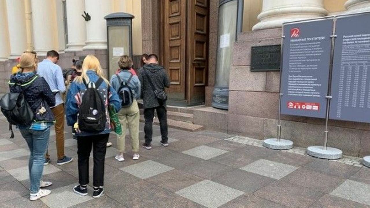 Русский музей предложил поздравить себя с юбилеем мемами