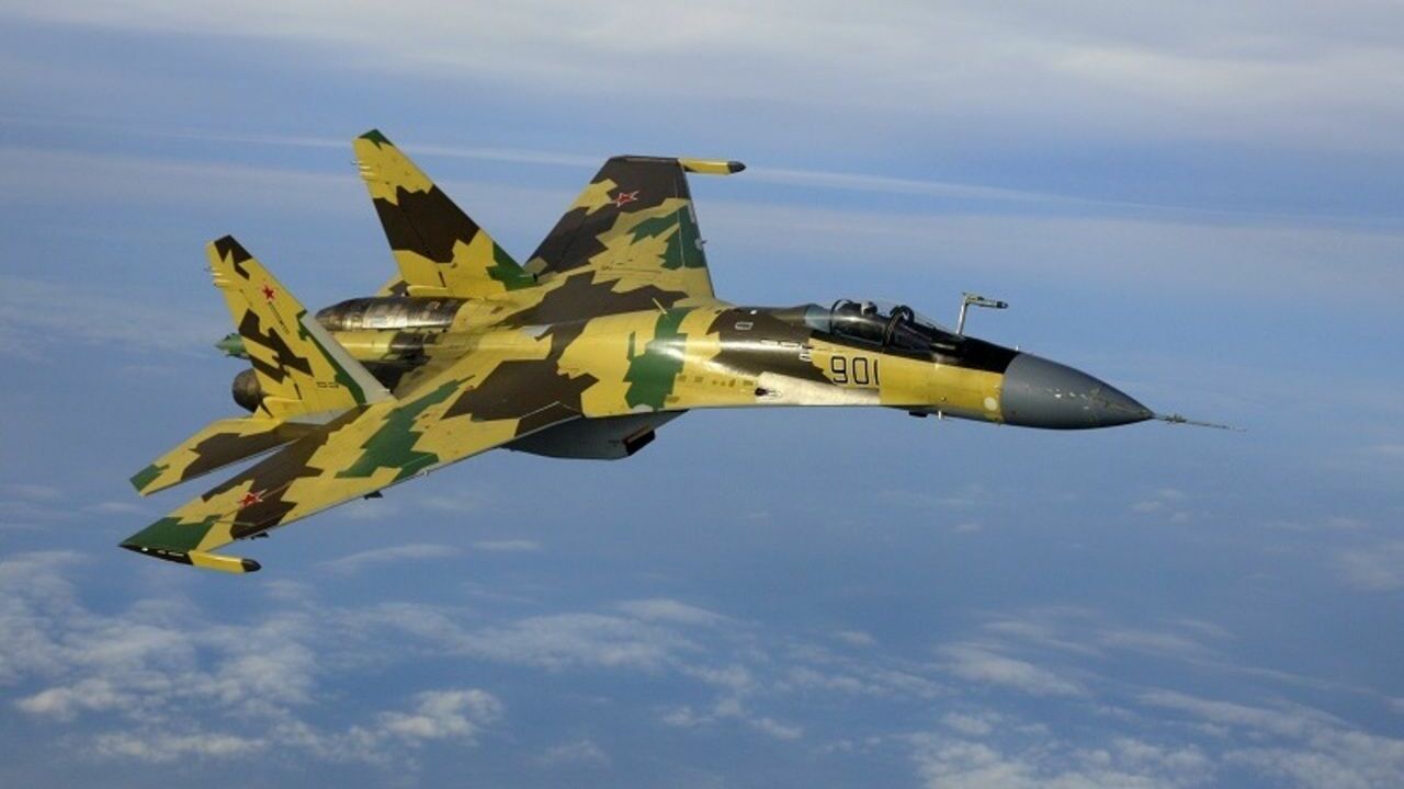 Самолет Путина до Абу-Даби сопровождали истребители Су-35