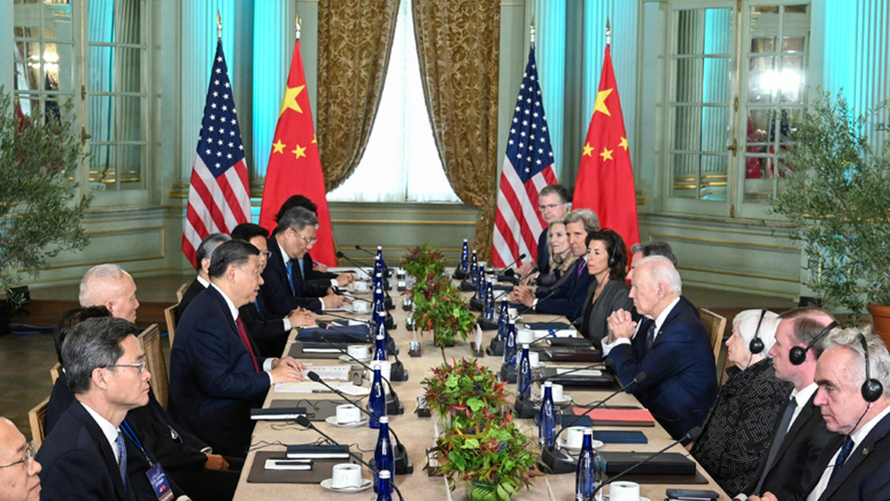 Bloomberg: США выигрывают экономическую гонку с КНР