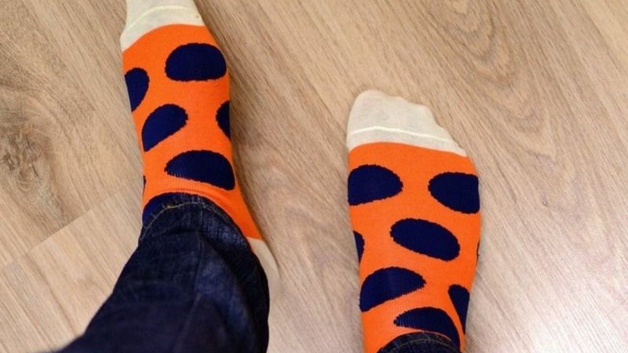Опрос: Россияне назвали носки и нижнее белье худшим подарком