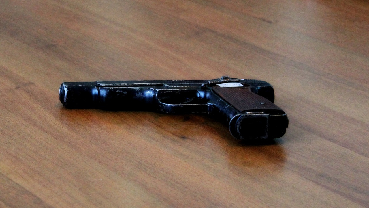 В Петербурге водитель выстрелил из пистолета оппоненту в спину