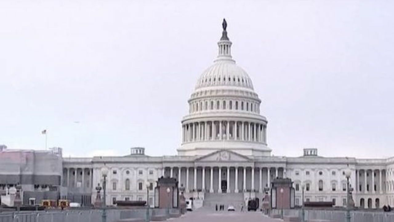 Палата представителей США утвердила проект бюджета, исключив из него помощь Украине