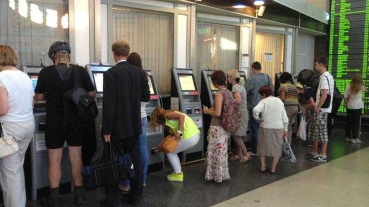 С 1 сентября билеты на поезда в РФ разрешат покупать по старым документам в течение 90 дней