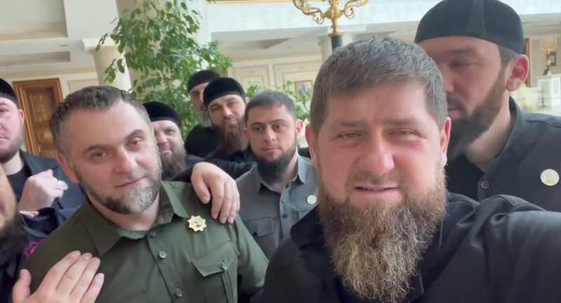 «Уложили на асфальт»: главу МЧС Чечни задержали в Дагестане