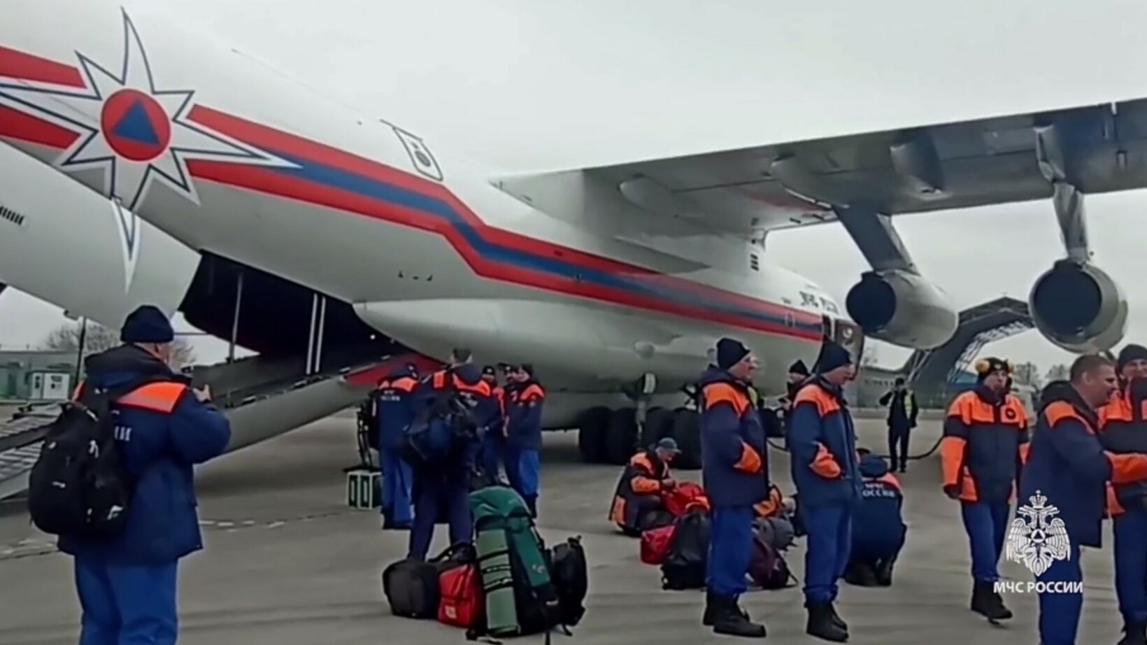 В подтопленный Орск вылетел самолет МЧС Ил-76 со спасателями