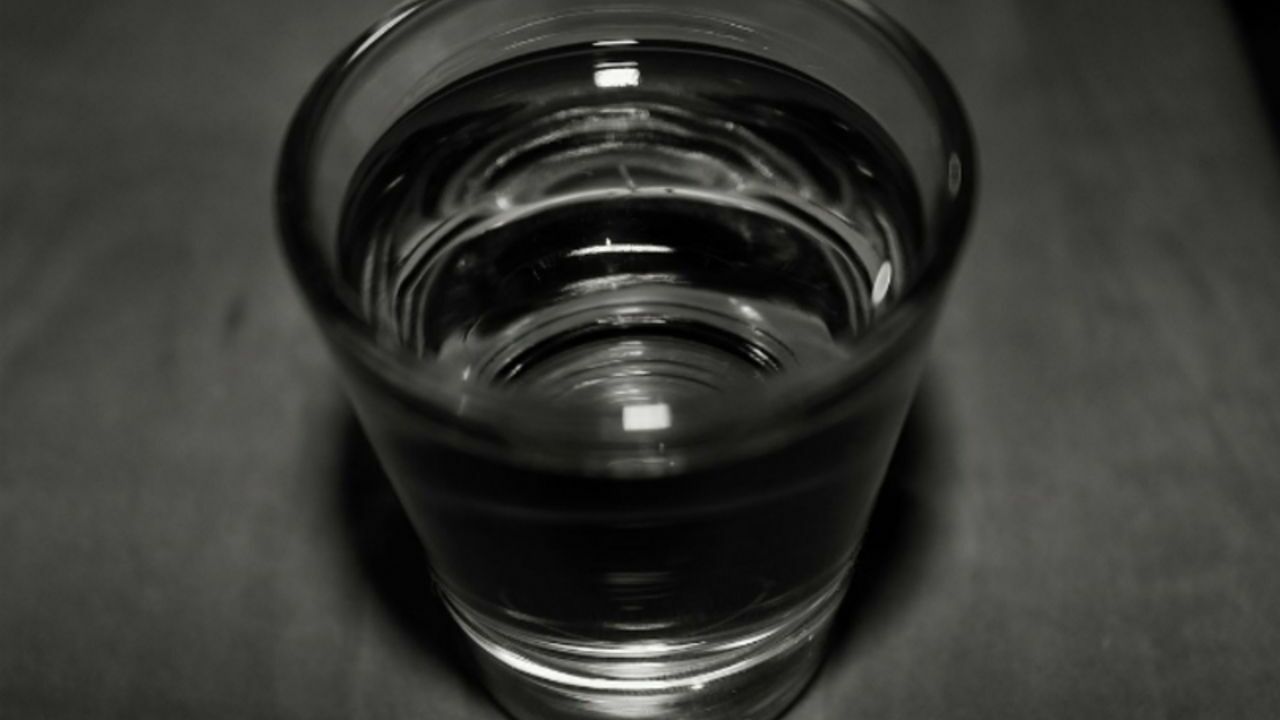 «Этот напиток будет на стороне инфекции, а не человека»: токсиколог развеял миф о медицинской пользе водки