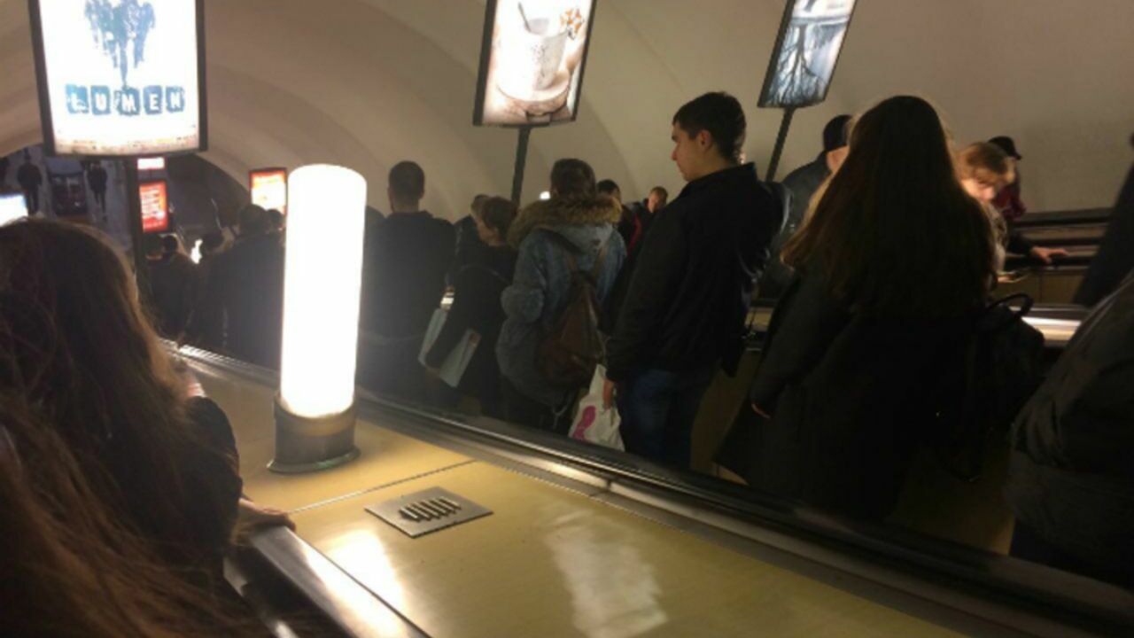 В Петербурге из-за сломавшегося светофора произошел затор в метро