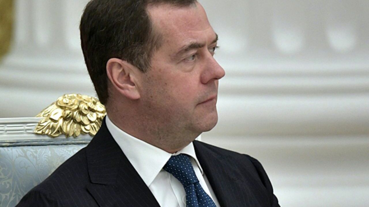Медведев высказался о выбивании денег для «второстепенного государства в стадии распада»