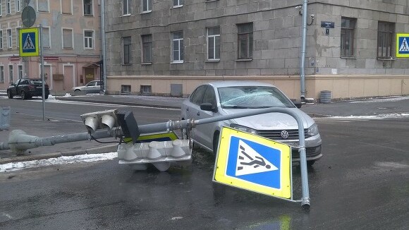 «Желтый» уровень: петербуржцев предупредили об опасной погода в День Победы