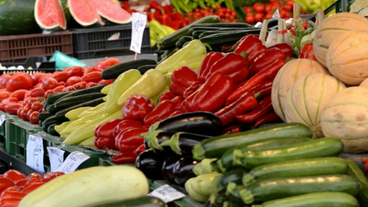 «Витамины в кожуре»: перечислены овощи и фрукты, которые лучше не чистить