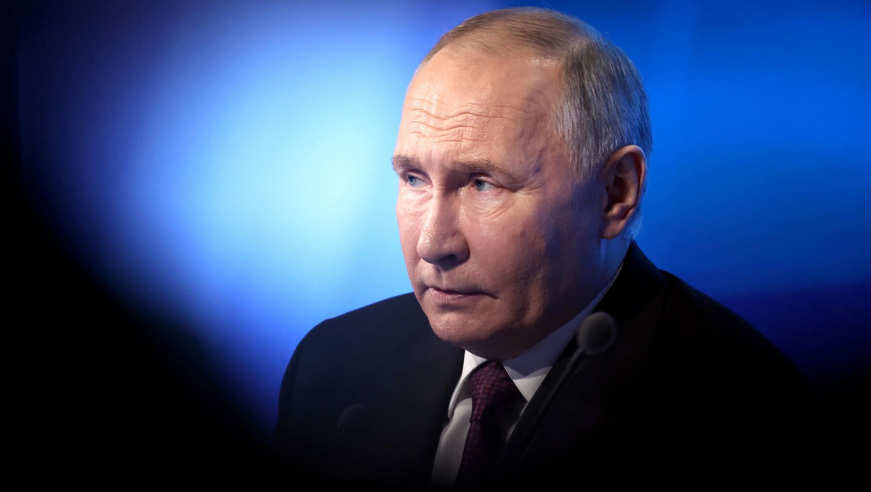 ФОМ: Большинство россиян доверяют Путину и считают, что он работает хорошо