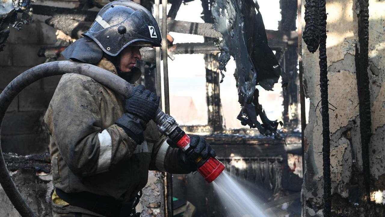 Взрывы, горящие авто и дома: Белгород за сутки обстреляли трижды, есть жертвы