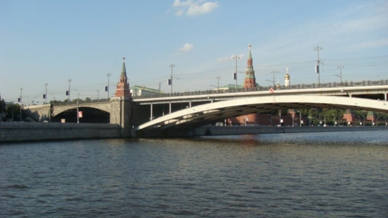 Спасатели выловили из Москвы-реки тело мужчины, которое несло в сторону Кремля