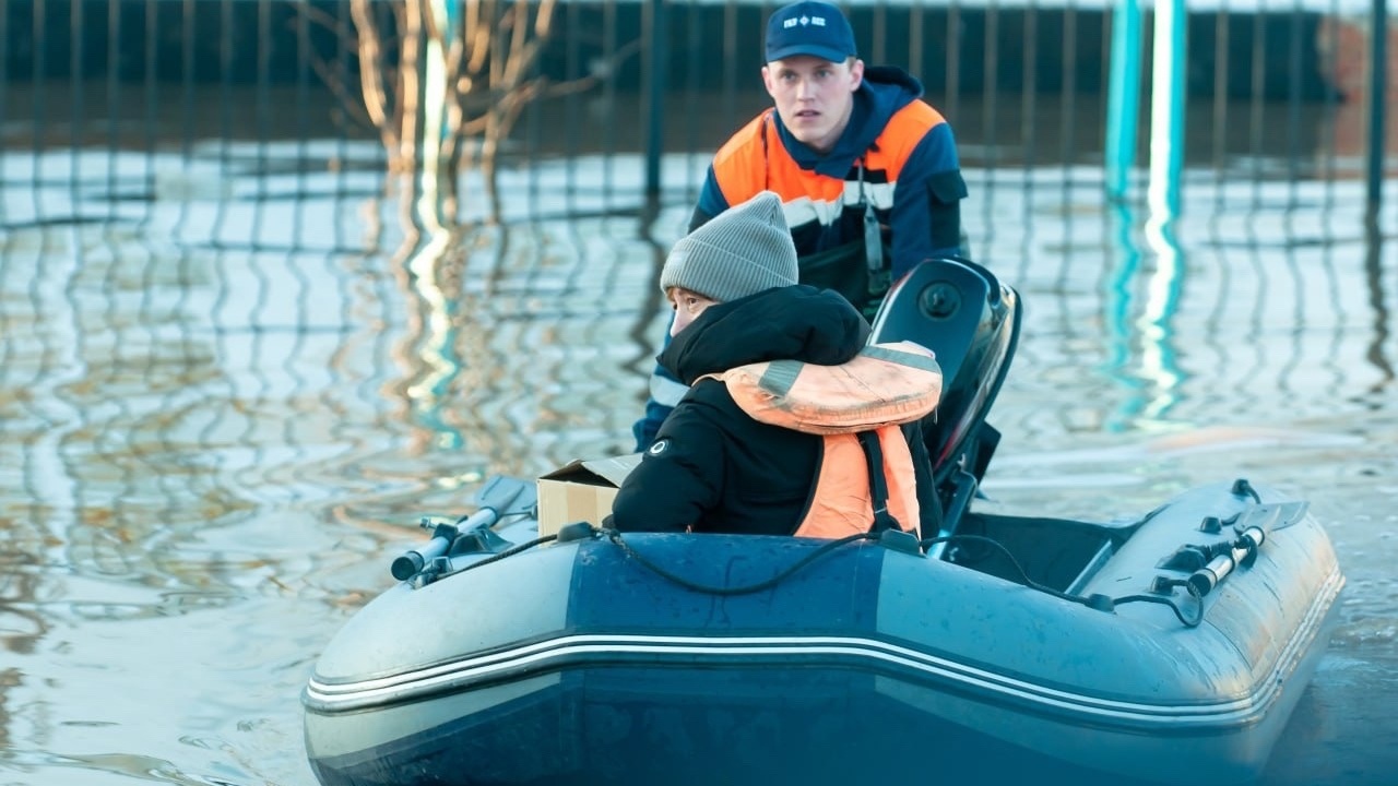 За ночь в Оренбурге подтопило еще почти четыре сотни домов