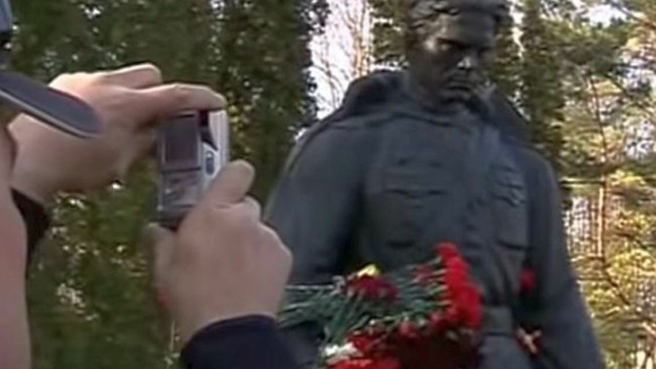 «Бронзовый солдат» выстоял: парламент Эстонии отклонил проект о демонтаже памятника советскому воину в Таллине