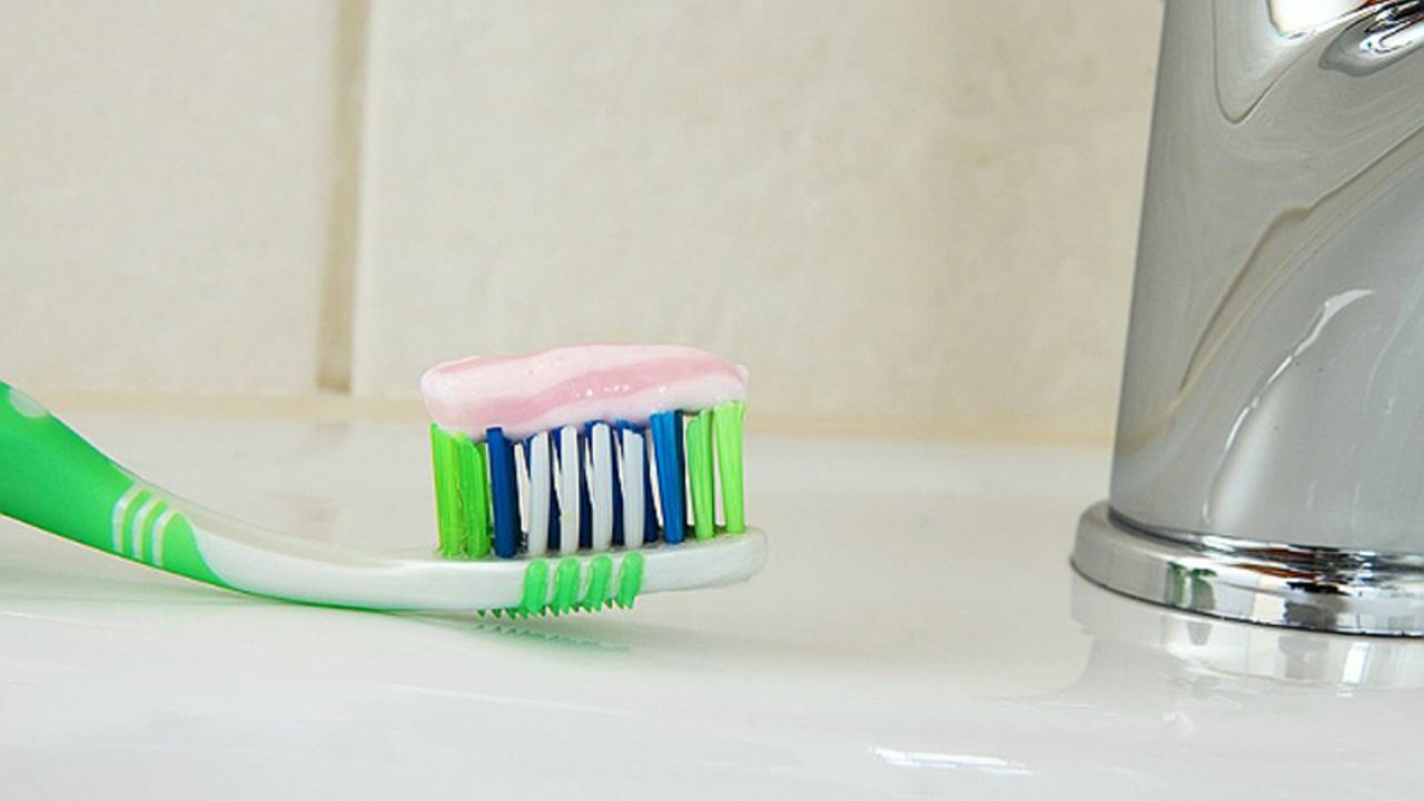 Стало известно, почему нельзя глотать зубную пасту