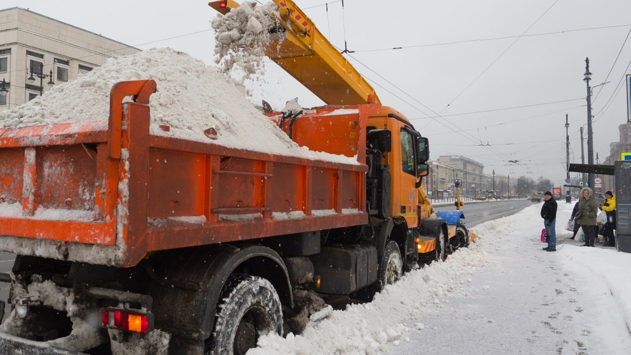 С начала зимы в Петербурге убрано более полутора миллионов кубометров снега