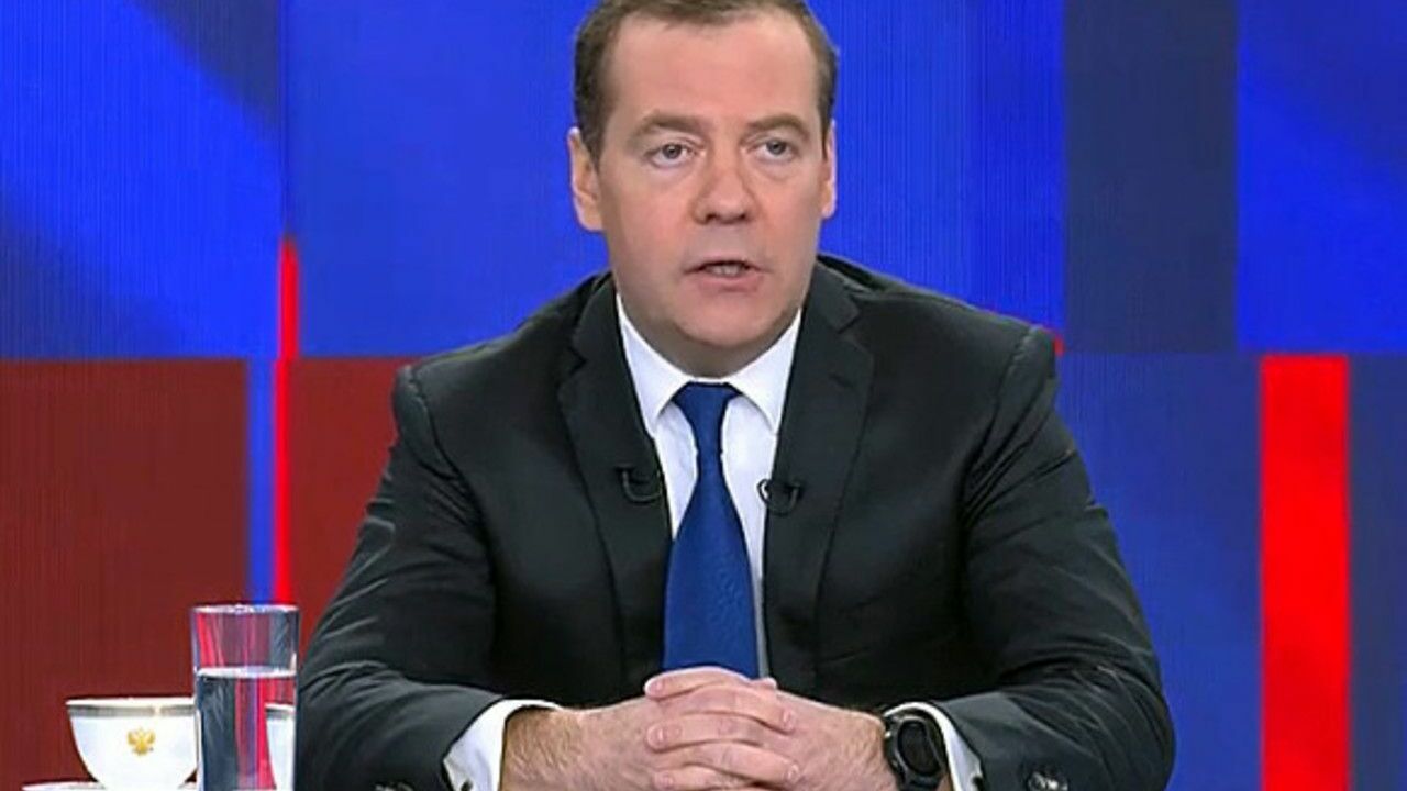Медведев раскрыл суть интервью Путина Карлсону