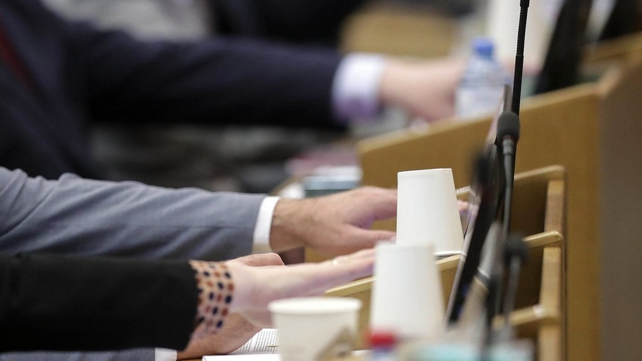 Суд в Чувашии запретил депутатам Госсовета голосовать за отсутствующих коллег