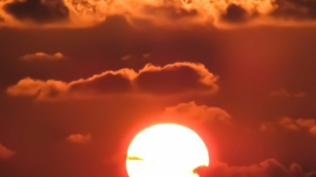Эксперты сообщили о двух сильных вспышках на Солнце 19 июня