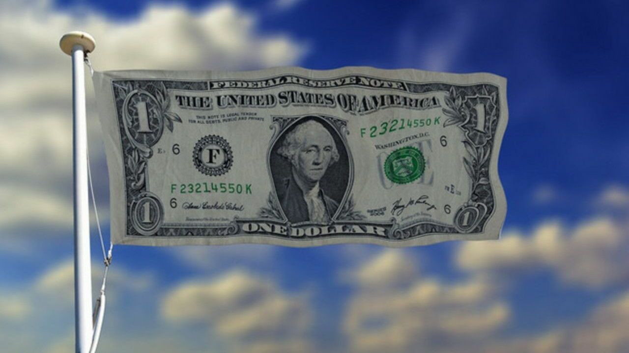 Аналитик спрогнозировал курс доллара к концу 2024 года