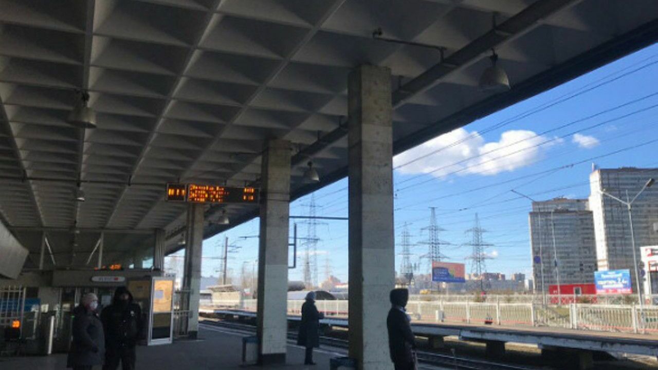 В Петербурге 21 февраля отменят 17 электричек с Балтийского вокзала