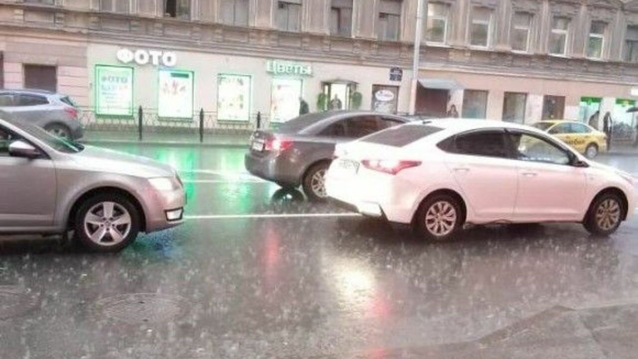 В Петербурге дождь со снегом и плюс семь