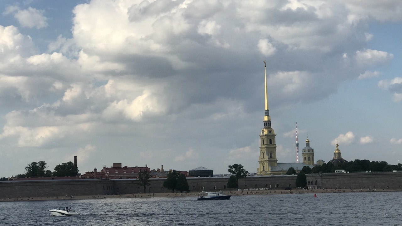 В Петербурге облачно и плюс двадцать