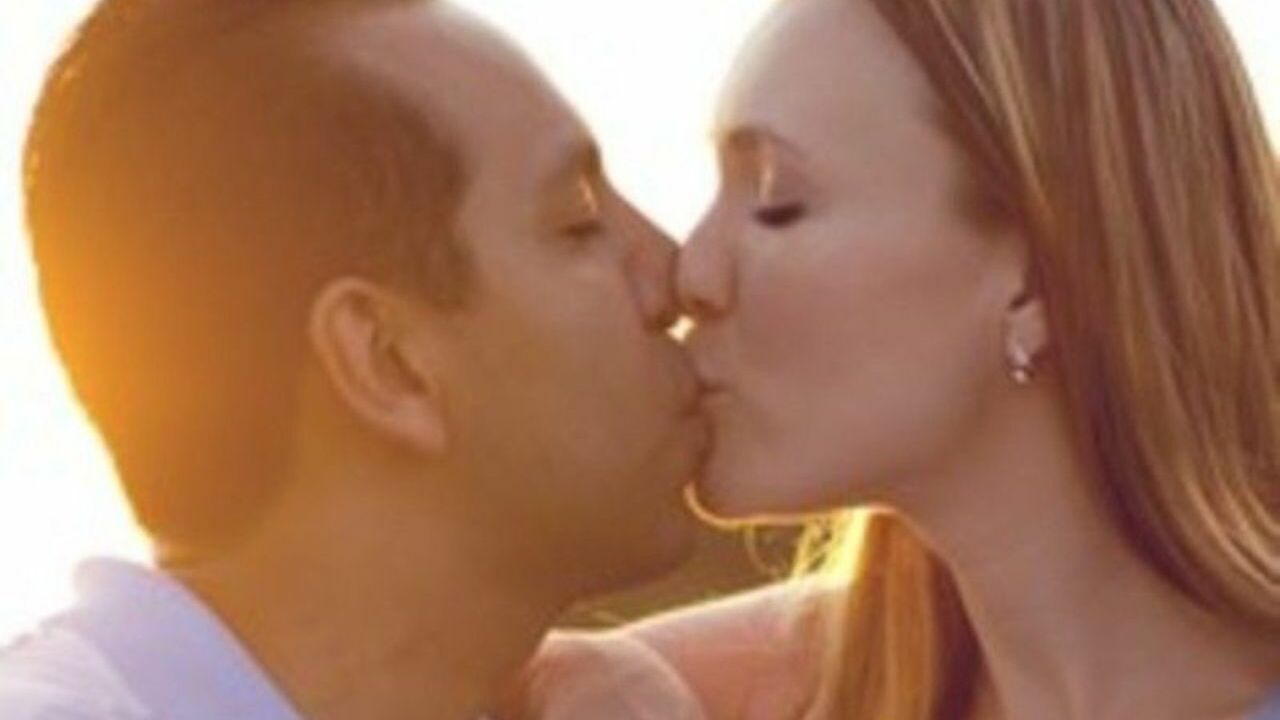 Россиянам посоветовали больше целоваться, чтобы укрепить здоровье полости рта