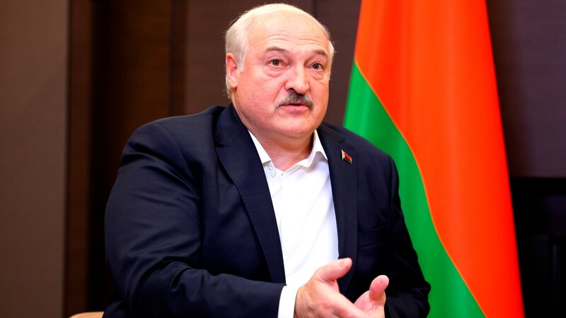 Лукашенко запретил белорусским чиновникам жаловаться на санкции