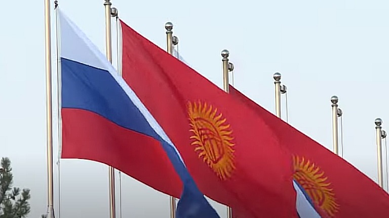 Киргизам рекомендовали пока не ездить в Россию